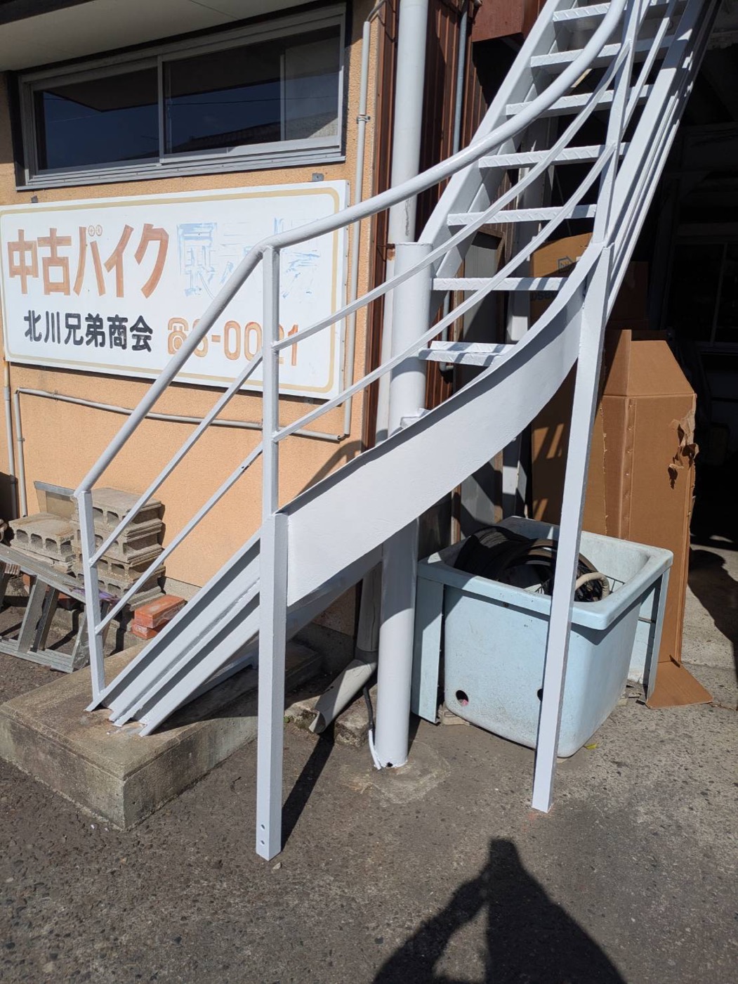 鉄骨階段の塗り替え後